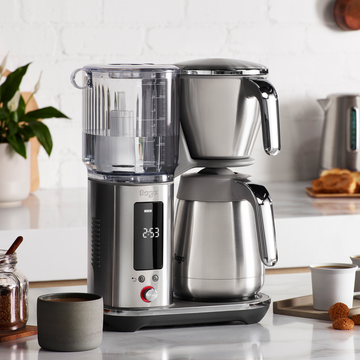 SAGE LUXE BREWER THERMAL with double-walled carafe and digital display in a modern kitchen setting.