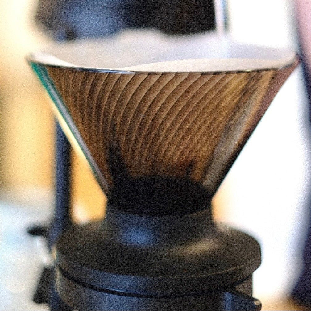 HARIO V60 NEO coffee dripper showcasing its innovative ribbed design for refined flavor and minimal bitterness.