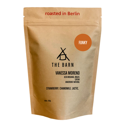 Alt coffee bag of VANESSA MORENO with notes of strawberry, chamomile, and lactic flavors, roasted in Berlin.